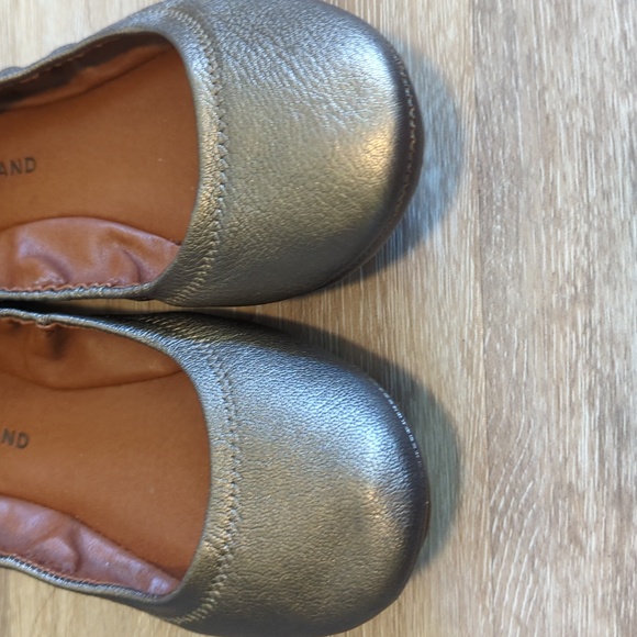 Lucky brand pewter Emmie flat. - Picture 3 of 4